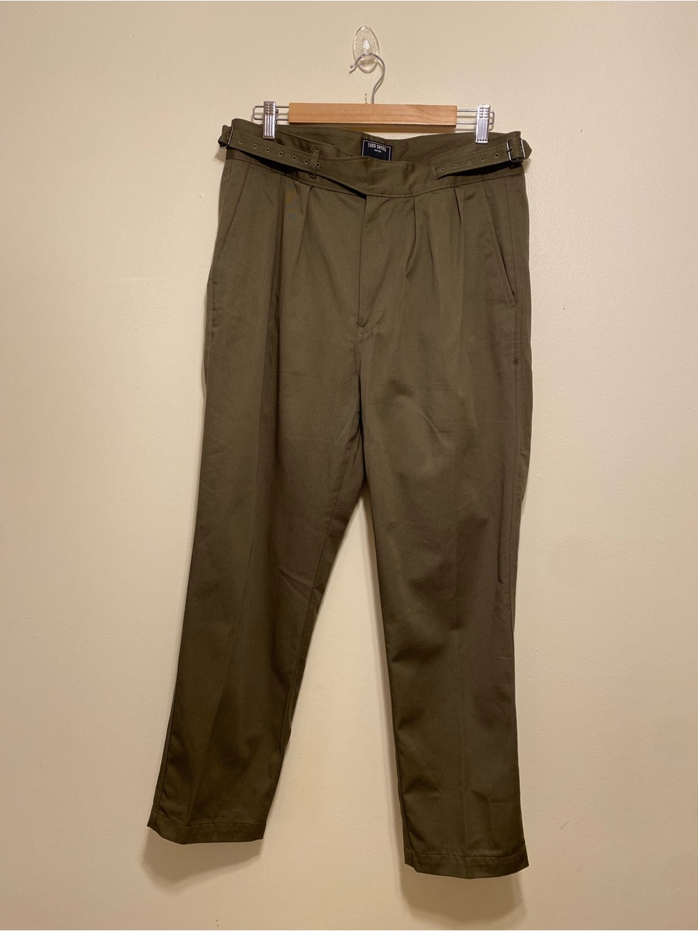 Todd Snyder Olive Pleated Chinos. Size 32